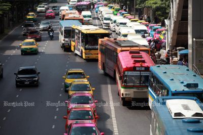 Cameras and penalties to deal with idling cabs