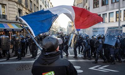 France protests: man lost testicle after clashes with police – lawyer