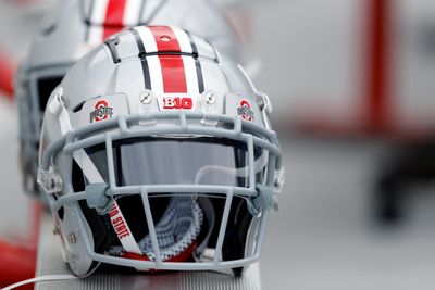 Where is Ohio State when it comes to consecutive years of appearing in the AP college football poll?