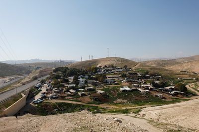 Israeli lawmakers demand clearance of Bedouin encampment