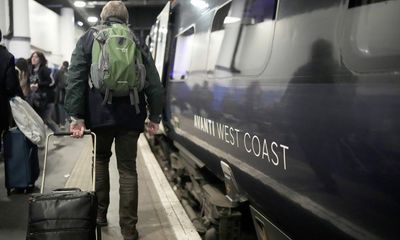 Reliability of UK trains fell to new lows in December, official figures show