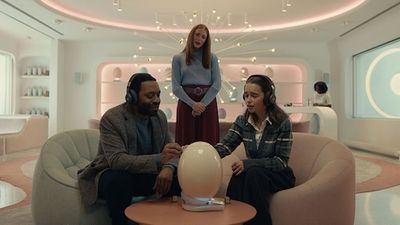 'The Pod Generation' review: Emilia Clarke and Chiwetel Ejiofor can't bring this soft sci-fi satire to life