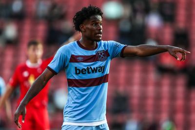 Sunderland sign young French midfielder Pierre Ekwah from West Ham