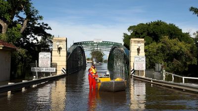 Renewed calls for Bundaberg flood evacuation route on 10th anniversary of Cyclone Oswald