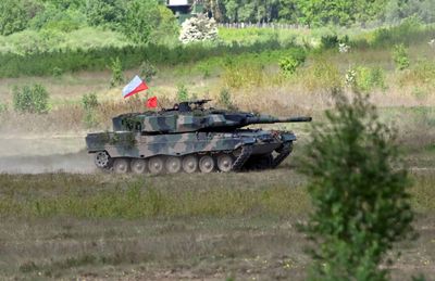 Poland increases pressure to send German-made tanks to Ukraine