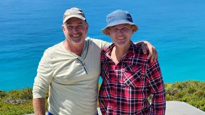 Paragliders clung to rocks, scaled cliff to survive accident near Sharp Point, WA