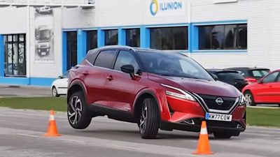 Watch Nissan Qashqai Bounce Its Way Through A Sketchy Moose Test