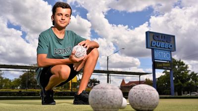 Teen lawn bowls champ Cooper Dart leading charge as sport's demographic shifts