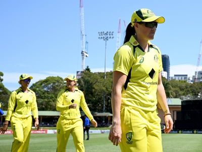 Schutt takes five in T20 win over Pakistan