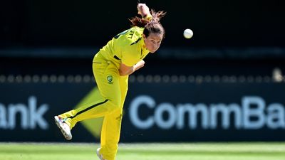 Australia's women beat Pakistan by eight wickets in first T20 international at North Sydney Oval