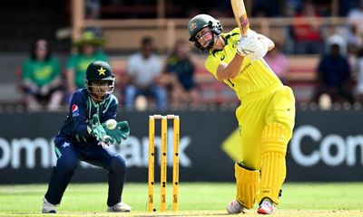 Megan Schutt and Ellyse Perry deliver as Australia ease to T20 win over Pakistan