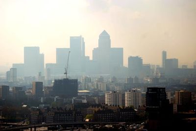 Sadiq Khan issues ‘high’ air pollution alert for London amid fog