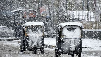J&K: Kashmir Valley Braces For Snowfall Amid Below Freezing Temp