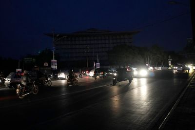 Pakistan's energy chief defends govt after power outage over