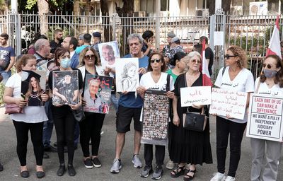 Lebanese blast investigator charges former PM, top public prosecutor