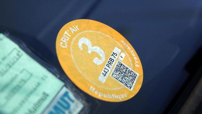 Police warn motorists in France of rising eco-sticker scams