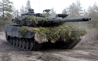 100 Leopard tanks ready to be shipped to Ukraine - if Germany agrees