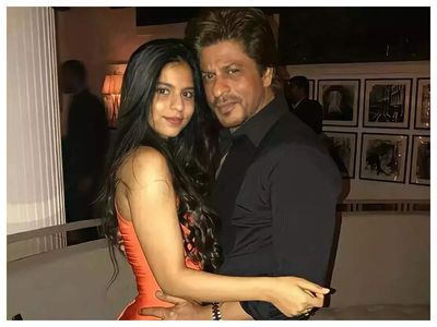 Shah Rukh Khan's hilarious comment on daughter Suhana Khan's glamorous photos will leave you in splits - See post
