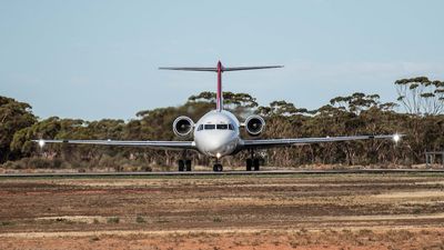 Qantas flight bound for Kalgoorlie forced to turn around and return to Perth after 'mechanical problems'