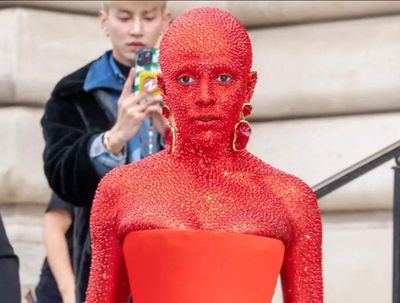 Doja Cat took 5 hours to get ready, thanks to her 30,000 crimson Swarovski crystals outfit at Paris Fashion Week