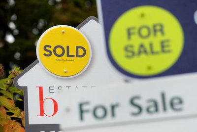 House sales fell by 3% month-on-month in December, says HMRC