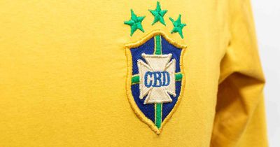 Derbyshire auctioneers to sell off shirt made for Pele’s last Brazil international game