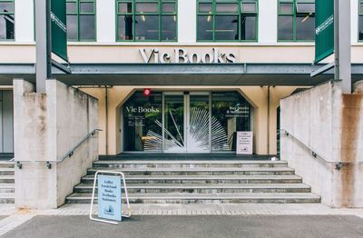 Vic Books closes