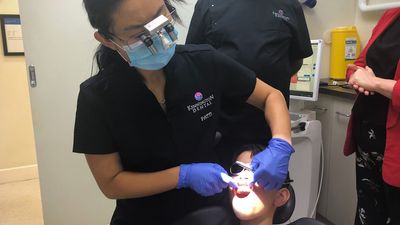 Dentists call for expansion of Child Dental Benefits Scheme to include senior Australians