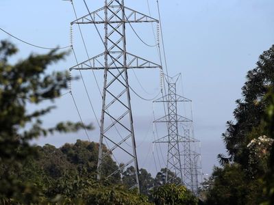 Overhead power line 'raises bushfire risk'