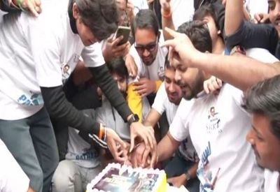 Fans welcome SRK's 'Pathaan' with cakes in Bihar's Patna