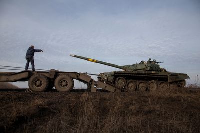 Factbox-Tanks for Ukraine: who is lining up to send them to Kyiv?