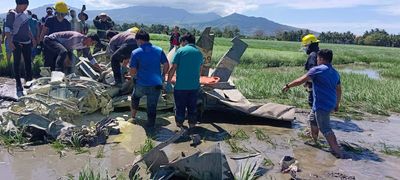 Trainer plane crashes in Philippines, killing 2 air force pilots