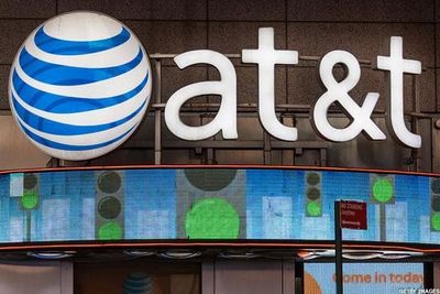 AT&T Stock Leaps After Q4 Earnings Beat, Dividend Support