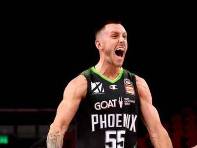 Phoenix grind out crucial win over Taipans