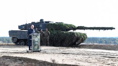 Germany to send battle tanks to Ukraine, angering Russia