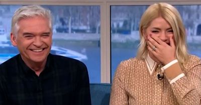 This Morning's Holly Willoughby told to be 'professional' by Phillip Schofield as chaos ensues
