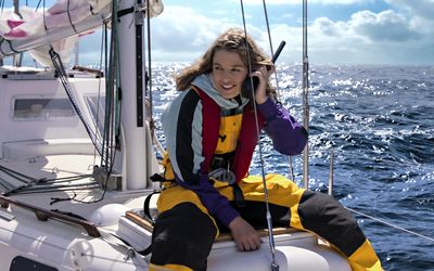 New-look master and commander: Aussie teen learns to sail for Jessica Watson biopic