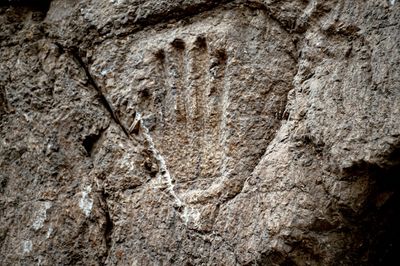 Ancient Jerusalem hand imprint baffles Israel experts