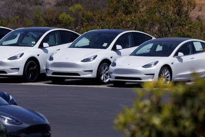 U.S. senator seeks to bar EVs from tax credits not meeting sourcing rules