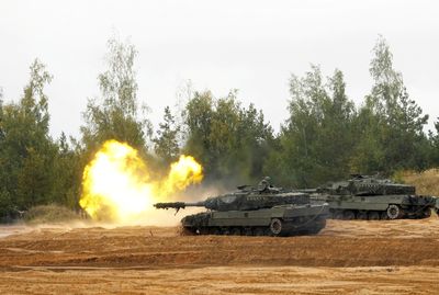 Which countries are supplying tanks to Ukraine?