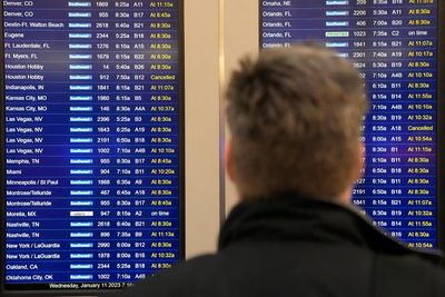 Users of pilot-alert system that failed report new delays