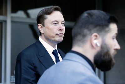 Elon Musk's tweeting style seizes spotlight in Tesla trial