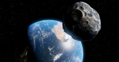 Asteroid the size of a BUS coming as close to earth as London to Cairo tonight