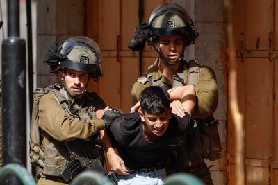 Israel raids: Why are so many Palestinians being killed?