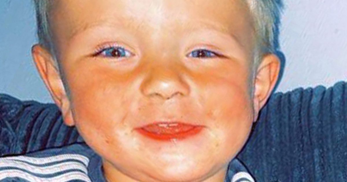 Boy, 2, drowned in lake when left for a moment by…