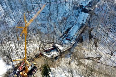 Study of Pittsburgh bridge collapse looking at leg fractures