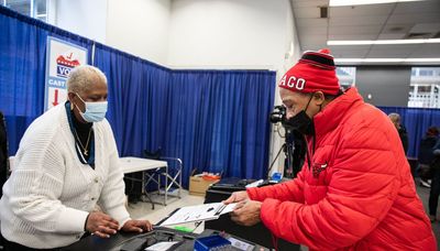 Early voting kicks off for Chicago municipal election