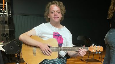 Free guitar lessons for women, trans and non-binary people break down 'boys' club' music scene