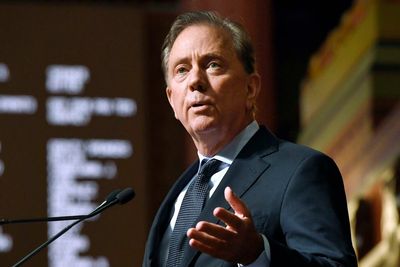 Connecticut governor: Ban more guns, raise buying age to 21