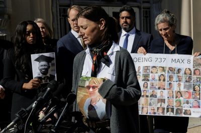 Families of 737 MAX crash victims, Boeing face off in US court